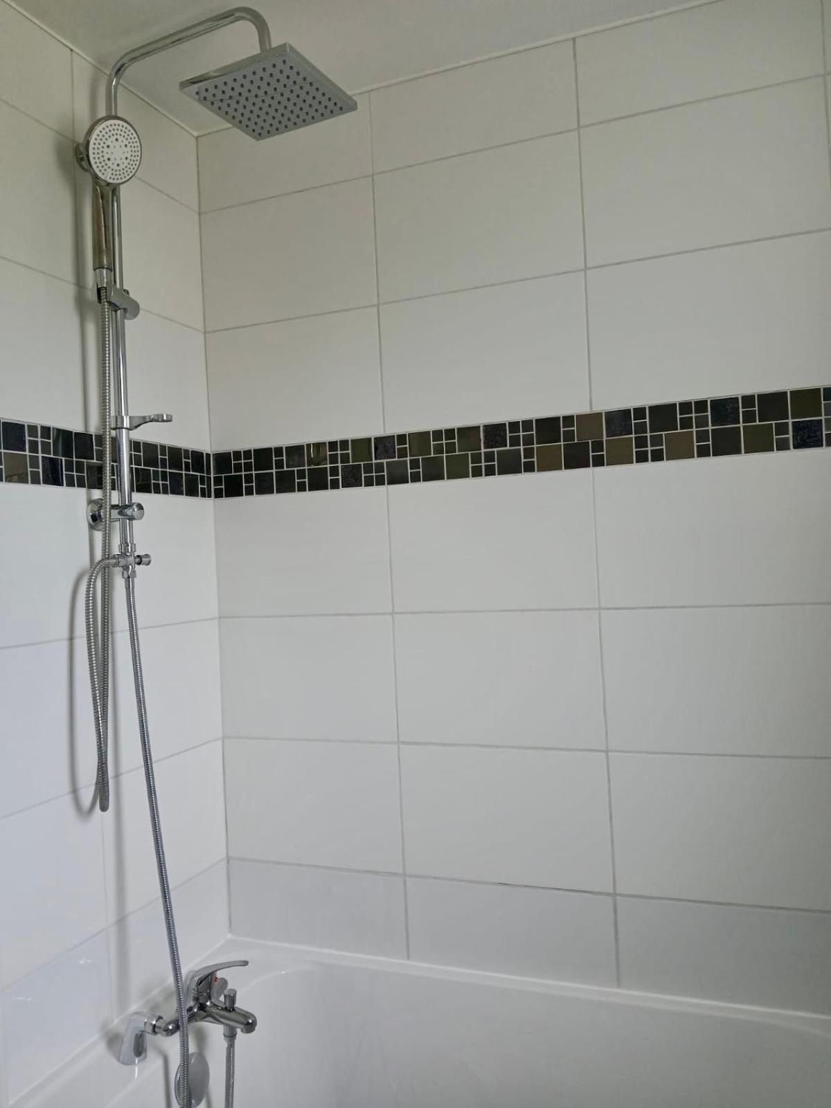 Appartement Lumineux 3 Chambres - Parking Gratuit, Tout Equipe - Besancon Appartement Besançon